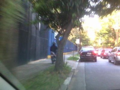 Calçada do desrespeito