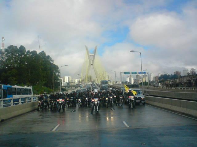 Construção civil faz protesto