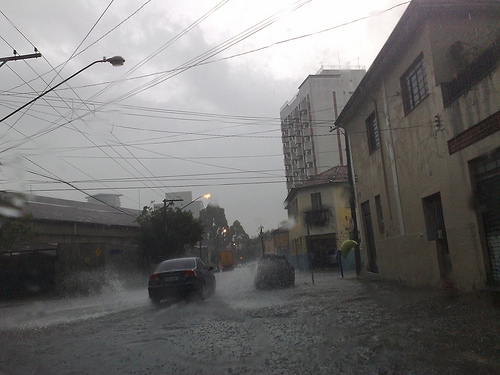 Rua alagada em SP