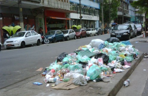 Lixo na Cásper Libero