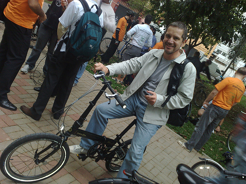 Milton e a bicicleta dobrável