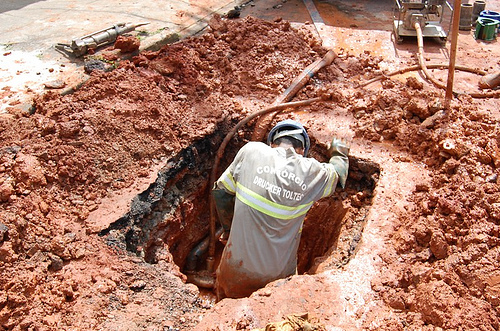 Vazamento na Rua Ipanema