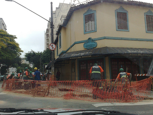Calçada da Fama em frente a restaurante
