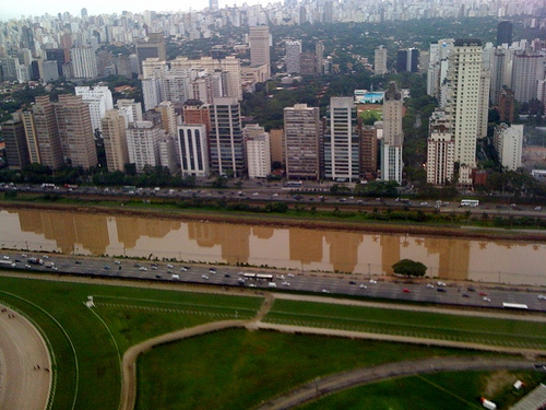 Reflexo da Cidade (Pétria Chaves)
