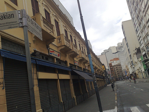 25 de Março vazia no Dia de Natal