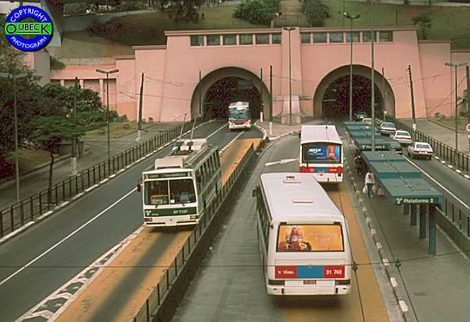 FOTO 7- Corredor 9 de Julho, os anos 80 e 90 foram marcados pela ampliação e construção de corredores de ônibus