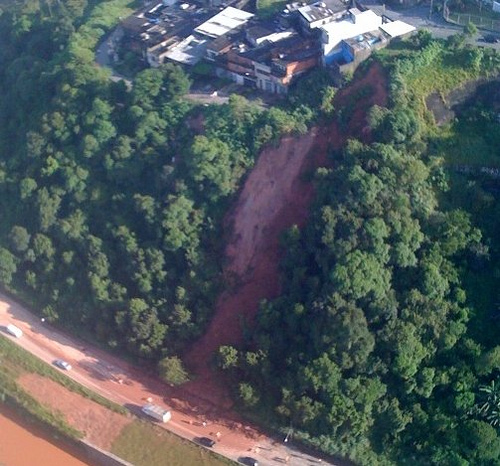 Deslizamento em Aricanduva Foto Pétria Chaves