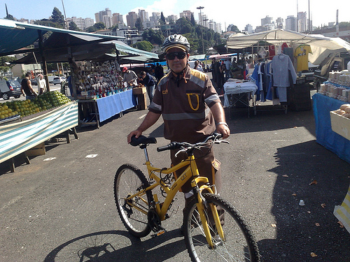 Marronzinho de bicicleta