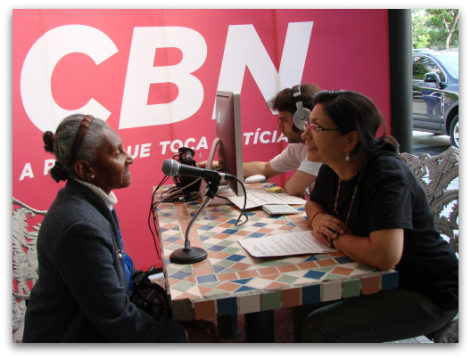 Veronice Ribeiro (à direita) fala a CBNMuseu da Pessoa