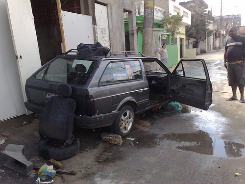Carro ficou alagado no Corrego Zavuvus, Americanopolis