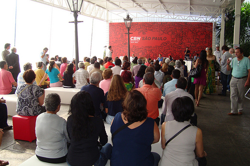 Ouvintes no Pátio do Colégio no CBN SP 456