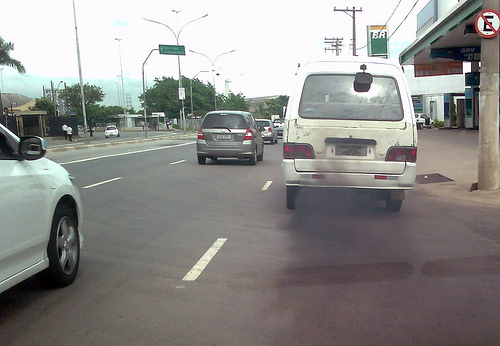 Fumaceira em carro escolar
