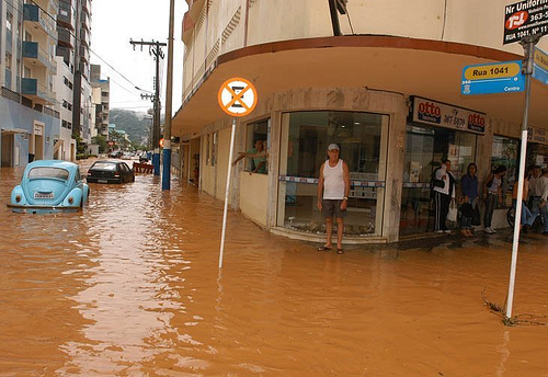 Enchente em Camburiu - SC