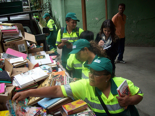 Livro na praça
