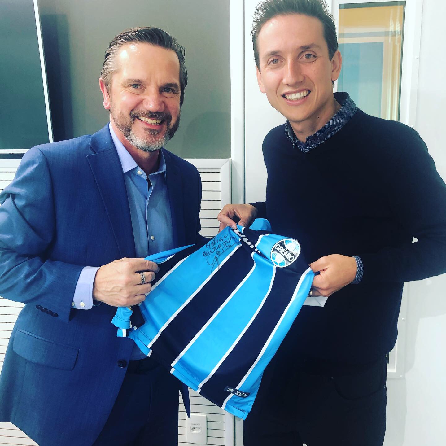 1978C695-8502-4A81-8583-3E4BF6338E84