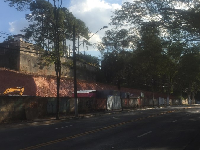 AV MORUMBI PRÓXIMO RUA LEONOR QUADROS